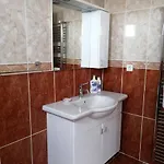 Latanya Вилла *
